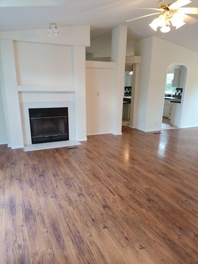 Building Photo - 262 Sendero Blvd