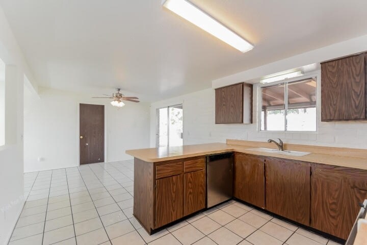 Building Photo - 2328 W Las Lomitas