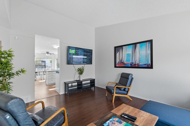 Building Photo - 180 Meadowview Dr