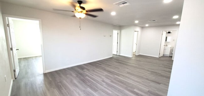 Foto del edificio - !!! AVAILABLE NOW !!!. Very spacious brand new 3 bed, 2 bath house.