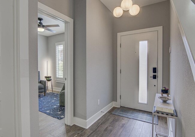 Building Photo - 1409 Lorraine Loop