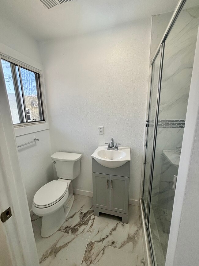 Building Photo - 1582 W 29th St