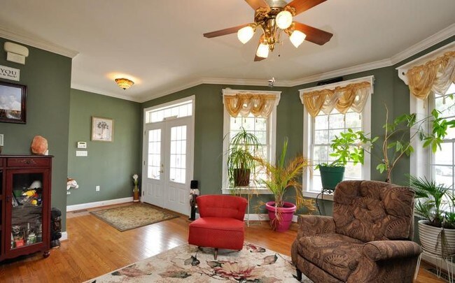 Building Photo - 202 Azalea Road