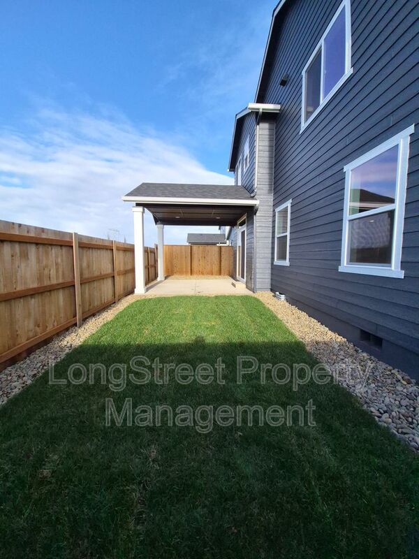 Foto del edificio - 4694 Finch St