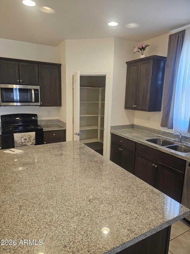 Foto del edificio - 1650 E Jardin Pl