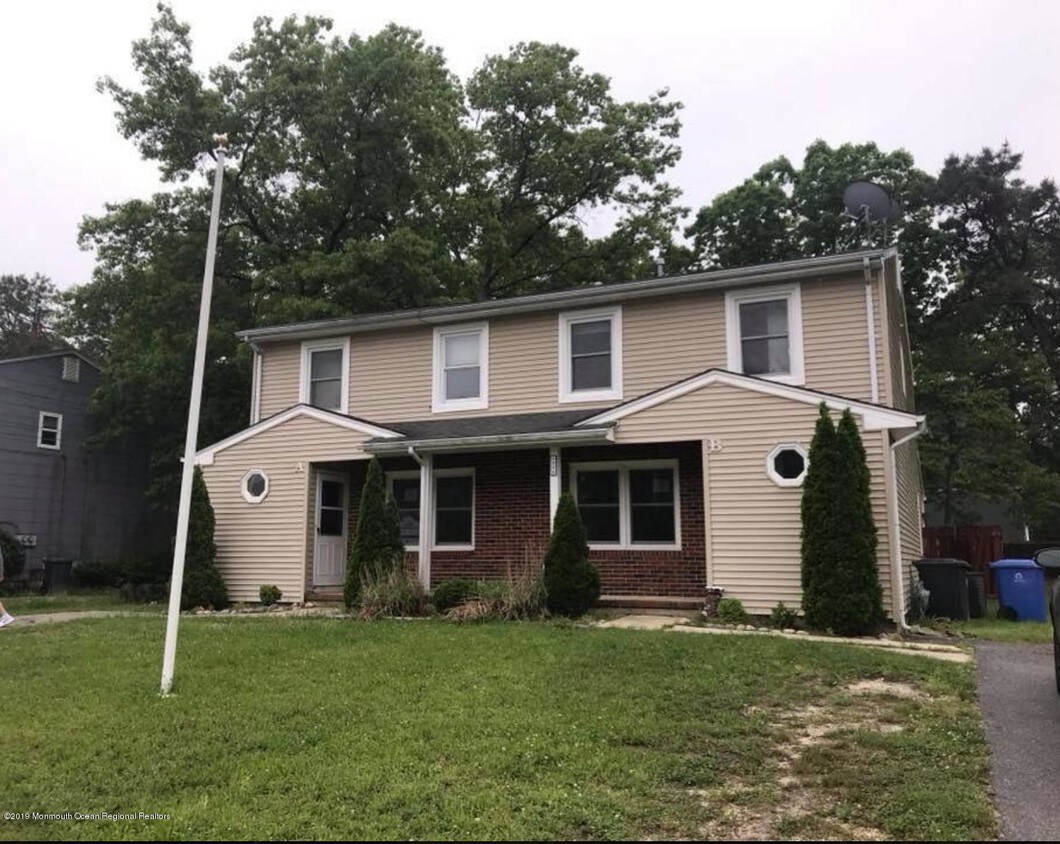 Primary Photo - 233 Leeward Rd