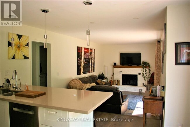 Building Photo - 619 Millgrove Side Rd