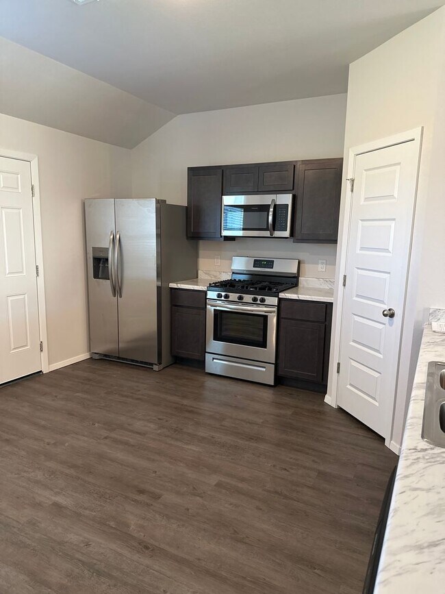 Foto del edificio - *March Rent FREE - NO HIDDEN FEES! Four Bedroom | Two Bath Home in Robinson Ranch