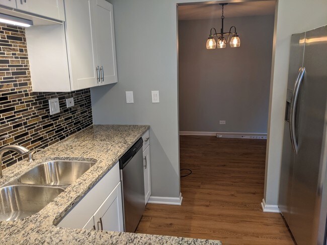 Building Photo - 280 Ashbury Ln W