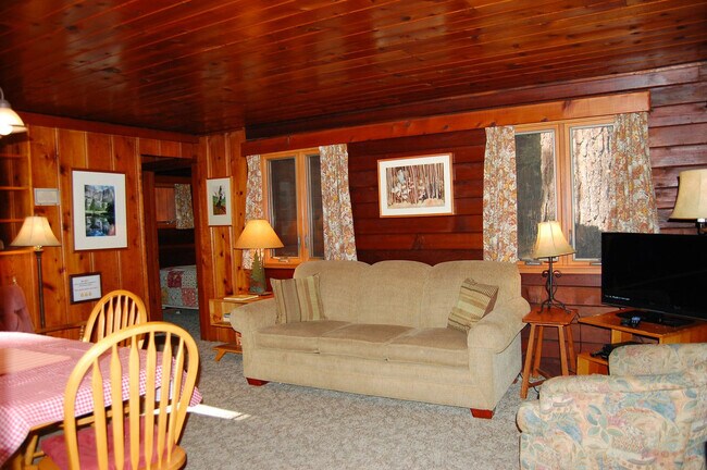 Building Photo - 8037 Woodpecker Way