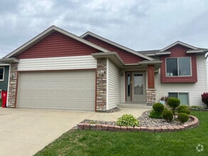 Building Photo - 5211 Castleview Dr NW