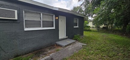 Building Photo - 8215 N 17th St