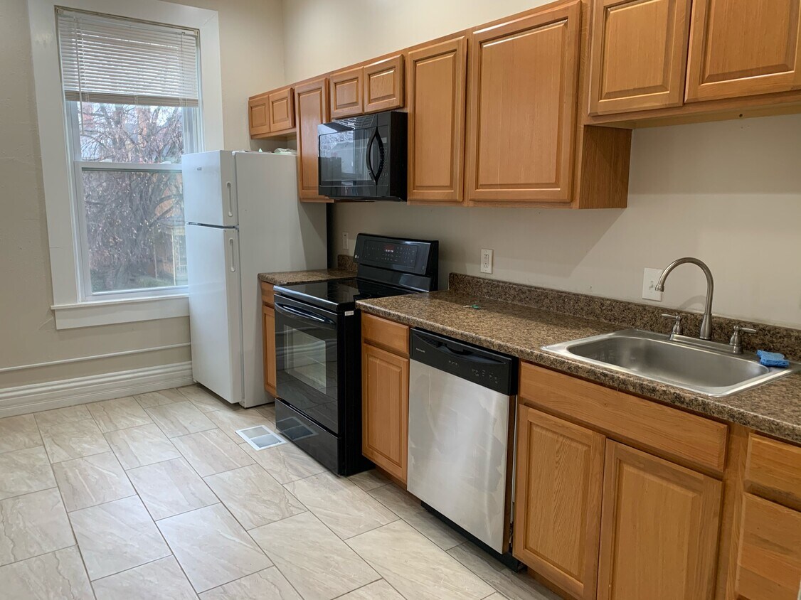 Kitchen - 5514 Stanton Ave