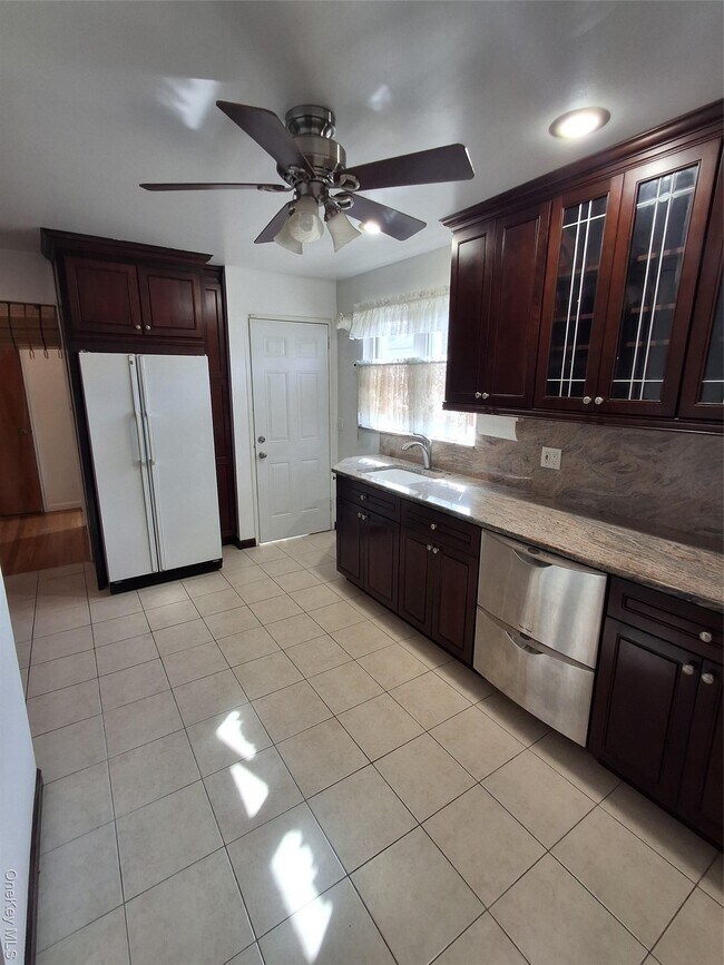 Foto del edificio - 45-63-63 202nd St