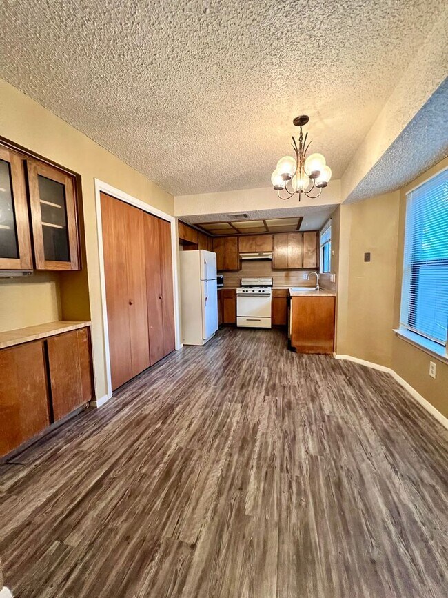 Building Photo - 1006 Milford Way