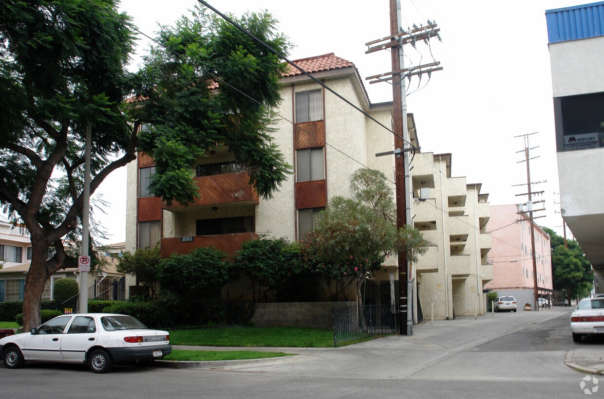 Building Photo - 1650 Bentley Ave