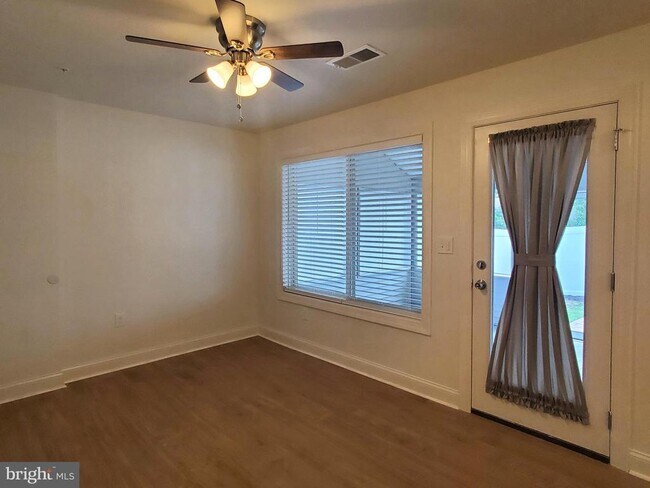 Building Photo - 1301 Lisa Dr