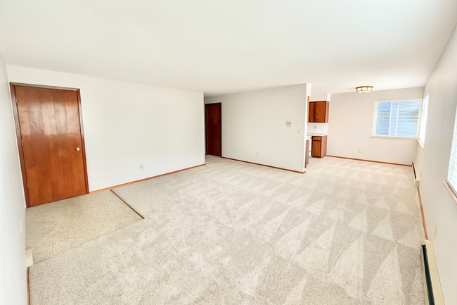 Building Photo - 2Bd/1Ba Seattle Triplex