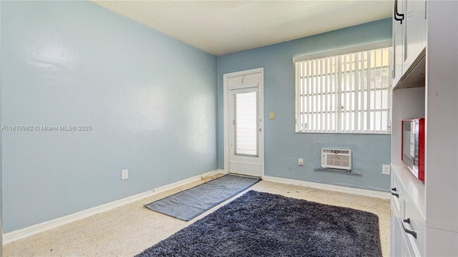 Foto del edificio - 28 NW 170th St