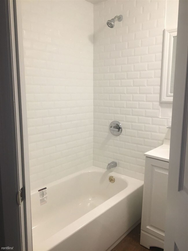 Building Photo - 1 br, 1 bath Apartment - 594 Nostrand Ave