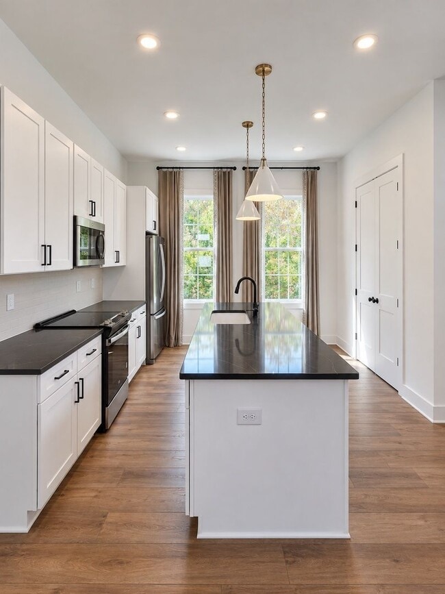 Building Photo - 684 Belletrace Cir