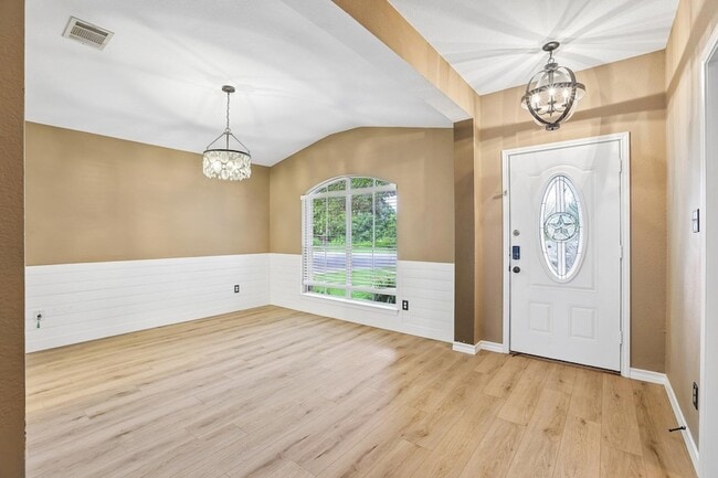 Building Photo - 2656 Bradley Ln