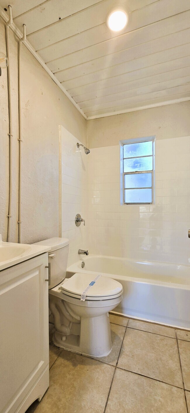 Foto del edificio - 134 E St