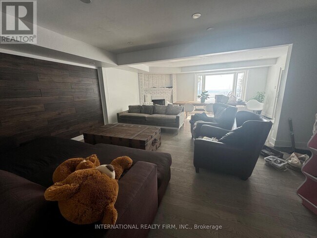 Photo du bâtiment - 433 Guildwood Pkwy