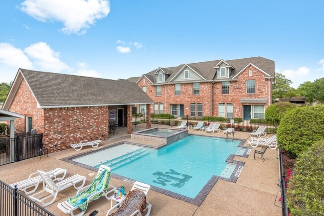 Building Photo - Available for August 2026 Pre-Lease! 4 Bed, Bath in Waterwood Townhomes!