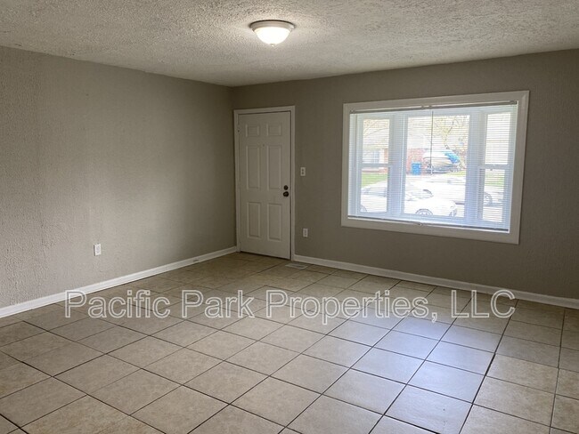 Foto del edificio - 8209 Gilmore Rd