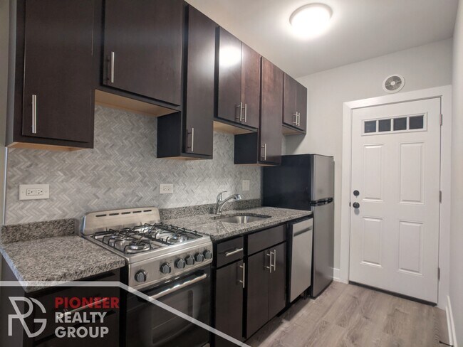 Foto del edificio - 709 W Brompton Ave
