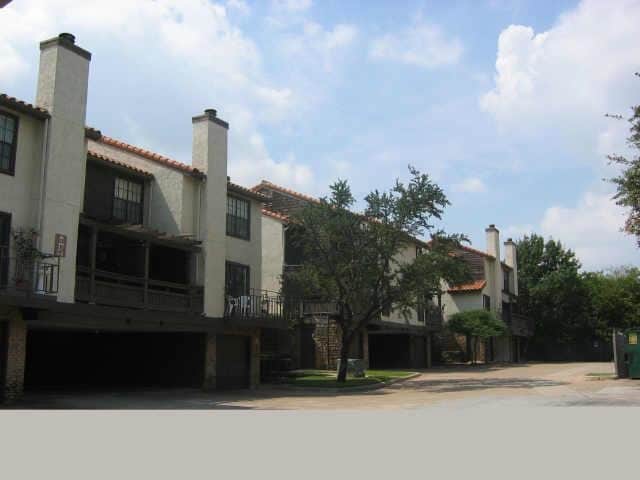 Foto del edificio - 2610 Lakehill Ln