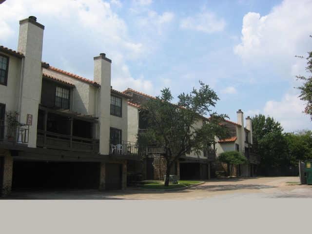 Building Photo - 2610 Lakehill Ln