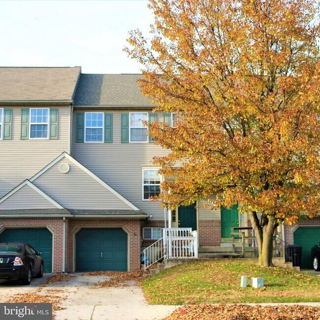Building Photo - 305 Charring Cross Dr