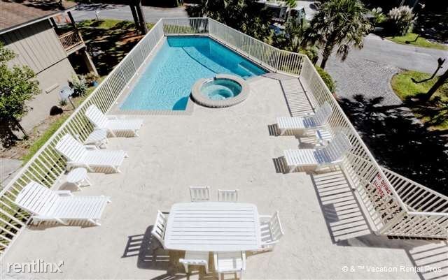 Building Photo - 3 Urchin Mnr