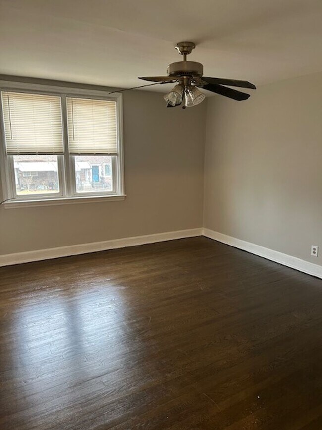 Building Photo - 3 bedroom, 1 Bath in Desirable Location