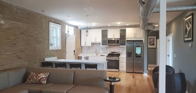 Building Photo - 617 E 67th St