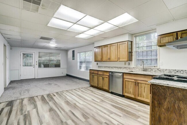 Building Photo - 2019 N Thompson St