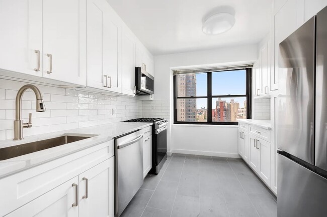 Building Photo - 345 E 80th St