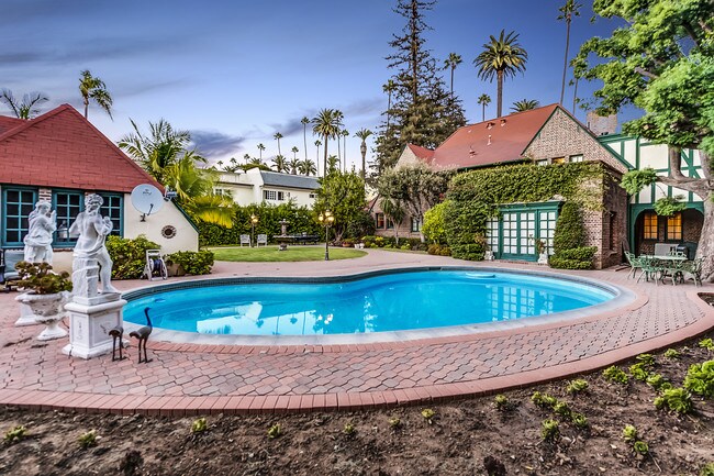 Foto del edificio - 805 N Bedford Dr