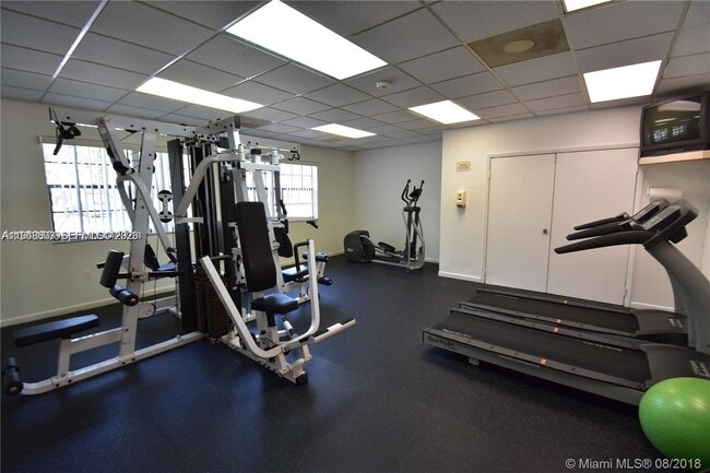 Foto del edificio - 400 Palm Cir W