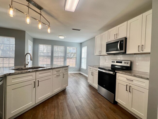 Building Photo - Spacious 4 Bed | 2.5 Bath Home in Apex wit...