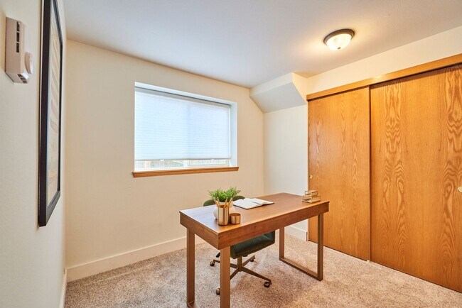 Building Photo - Delightful 3 bedroom home near Matthews Be...