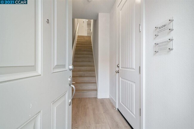 Building Photo - 1821 Enclave Pl