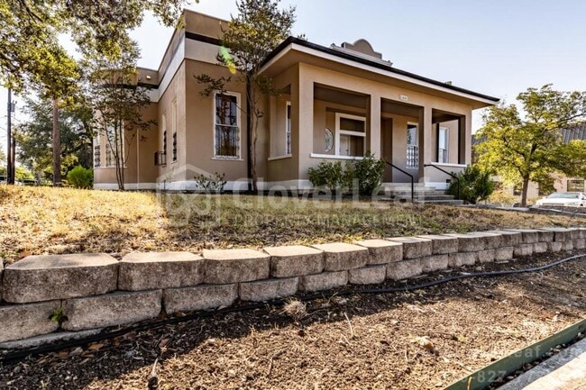 Building Photo - 518 W French Pl, 1