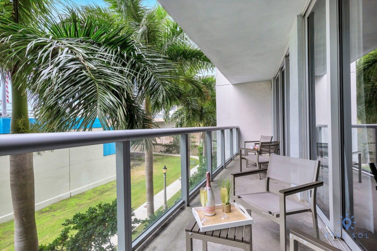 Foto principal - 2602 E Hallandale Beach Blvd