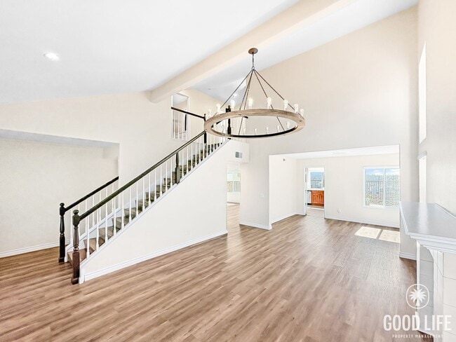 Building Photo - Modern Living Meets Prime Location in Sorr...