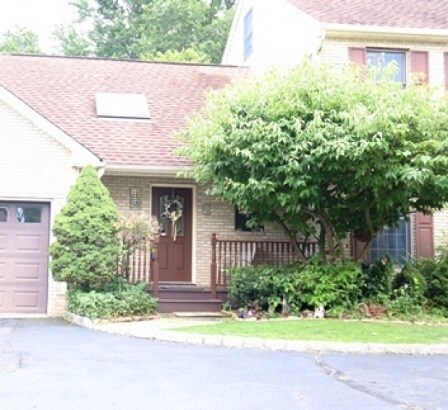 Separate Entry - 4 Courter Ln