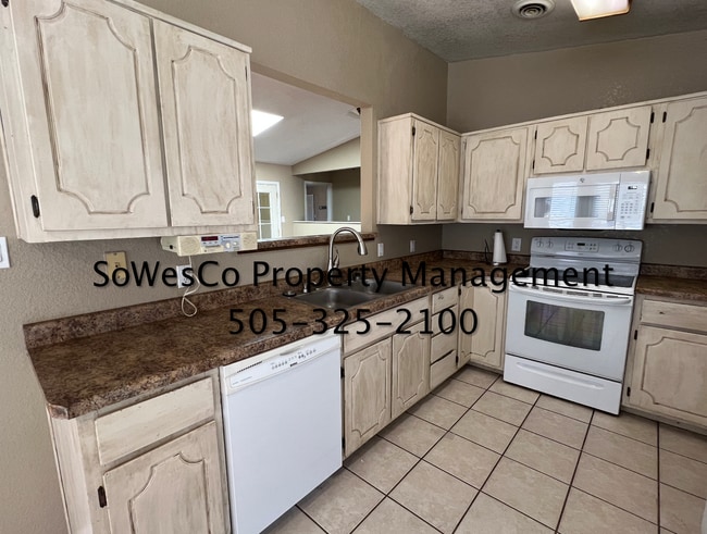 Building Photo - 3 Bedroom Home, Near Target with Garage (Small Dogs Allowed)