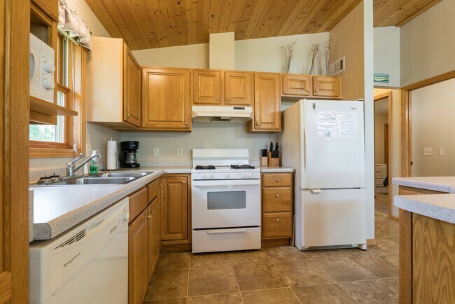 Building Photo - 3791 Betsy Ross Rd NW